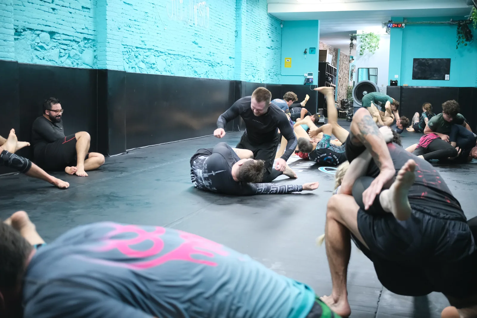 Entrenament tècnic de grappling i wrestling a 10th Planet Barcelona