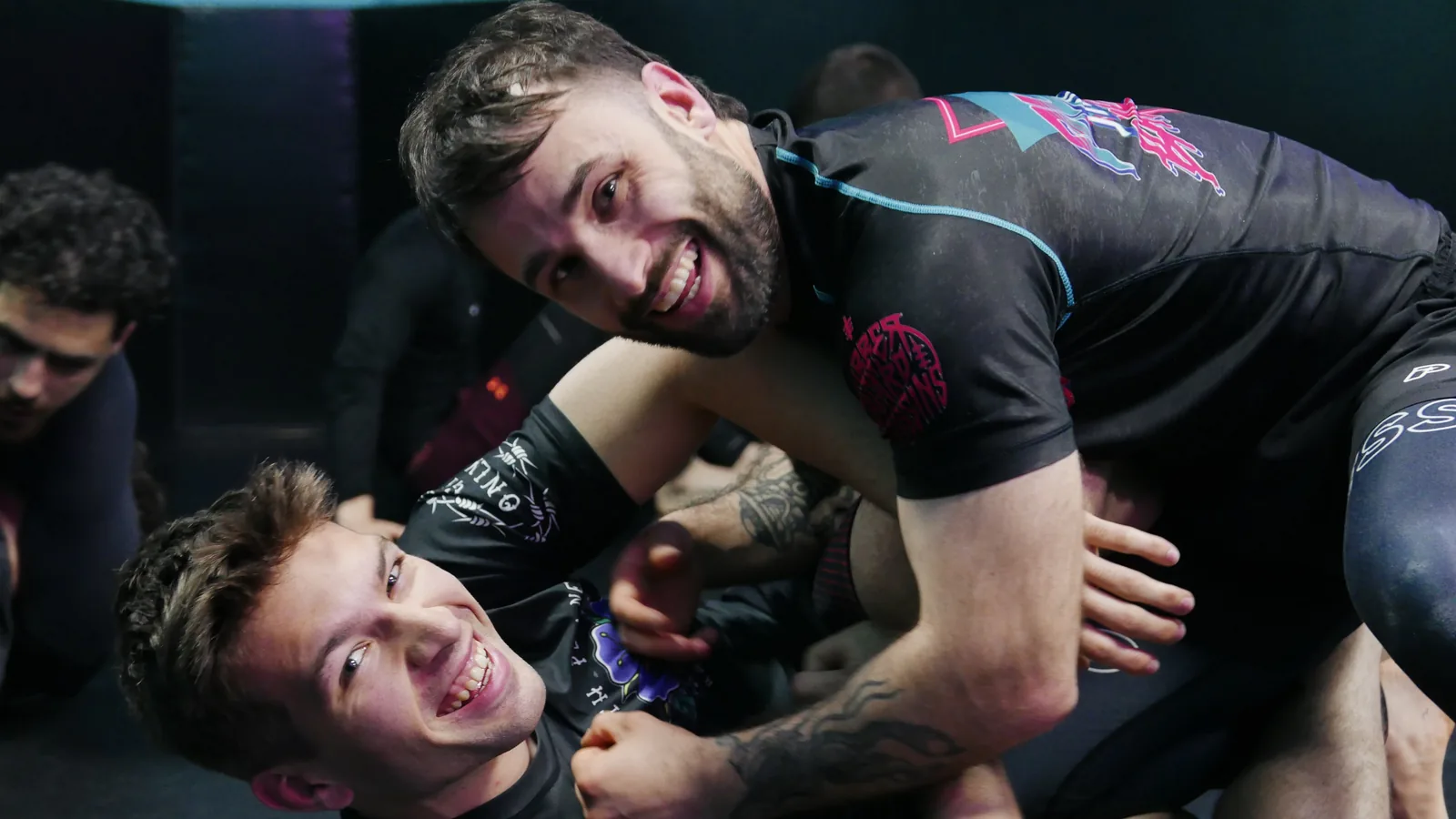 Beginner student learns Jiu-Jitsu No-Gi with a trainer in Barcelona